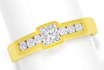 Foto 1 - Eleganter Goldring mit Princess Diamant und Brillanten, S2249